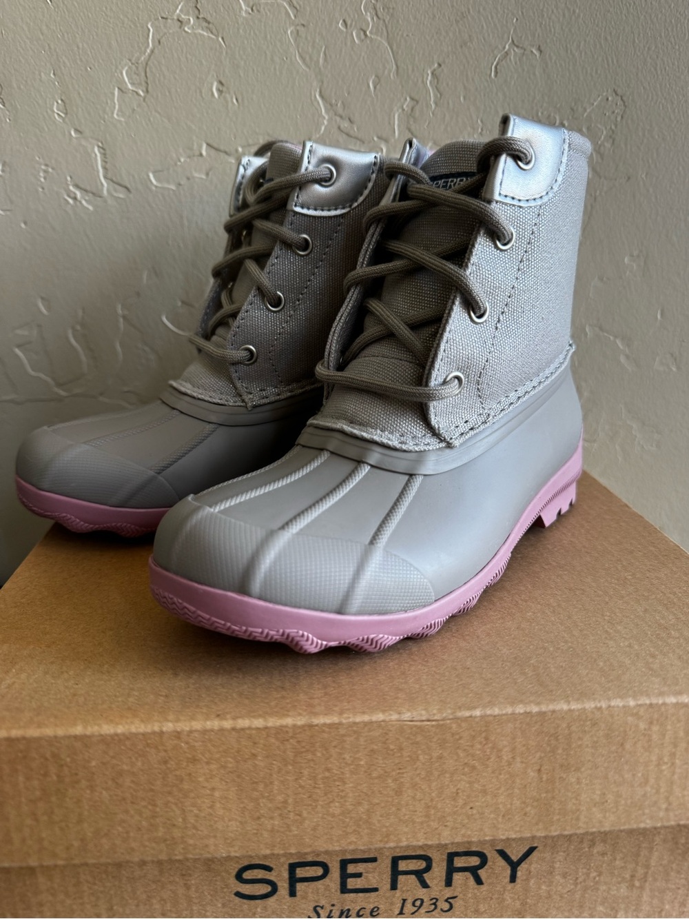 Sperry Kids Two-Tone Grey and Pink Rain Boots